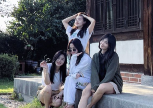 연예계 절친들과 여행 떠난 송혜교