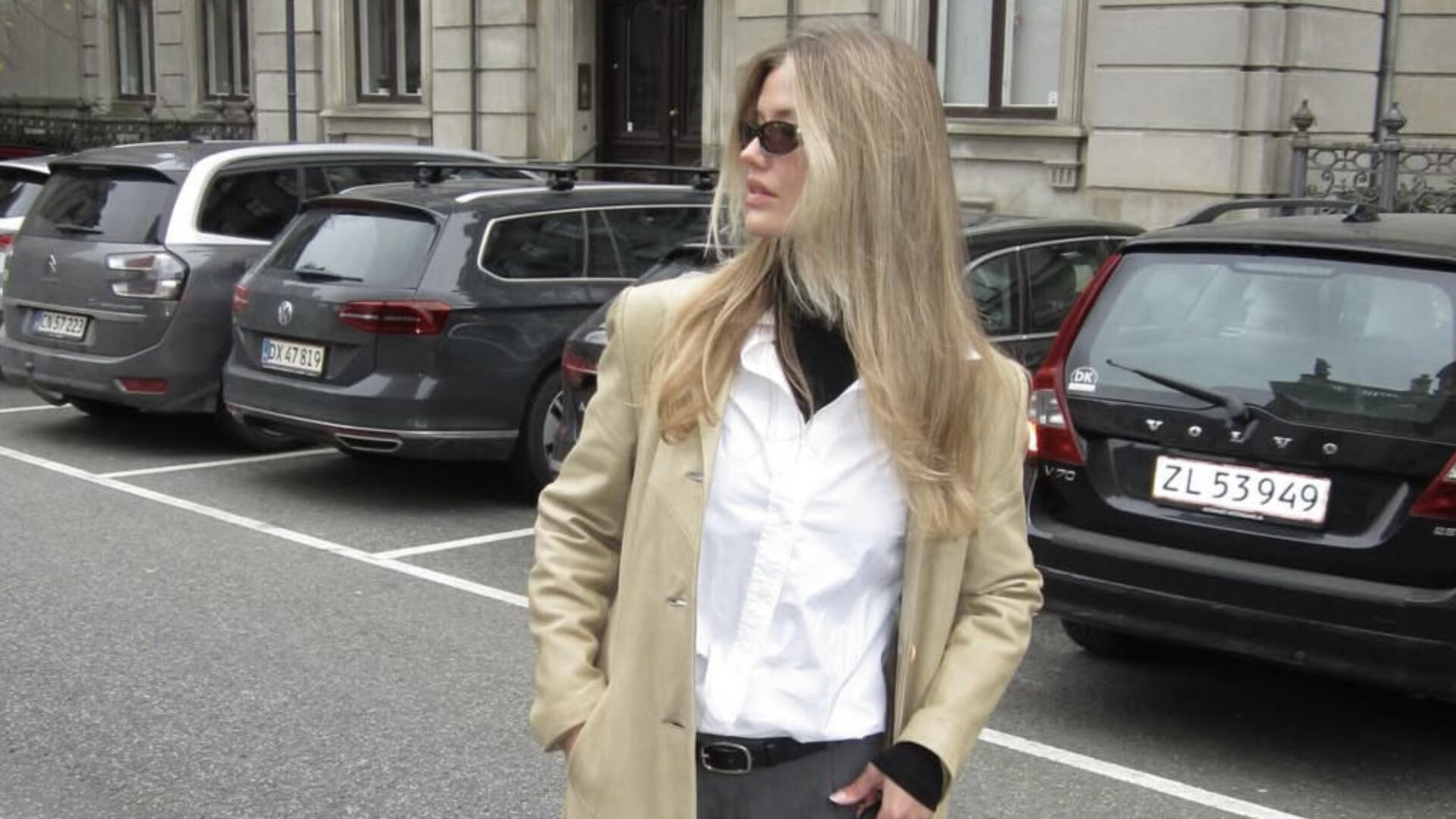 대충 들기 좋은, 어깨 끈이 긴 직사각형 가방 - 뉴스 썸네일 이미지