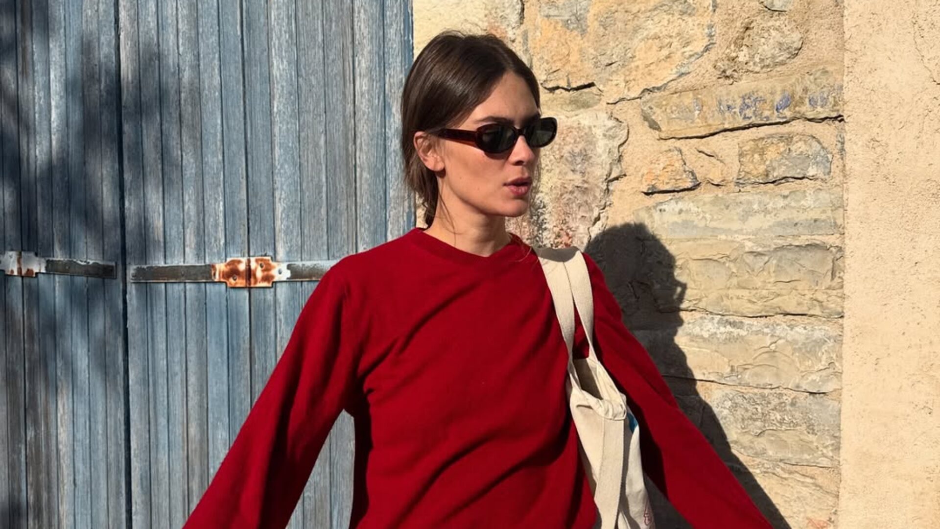 촌스럽지 않게 컬러 니트 소화하는 법 - 뉴스 썸네일 이미지