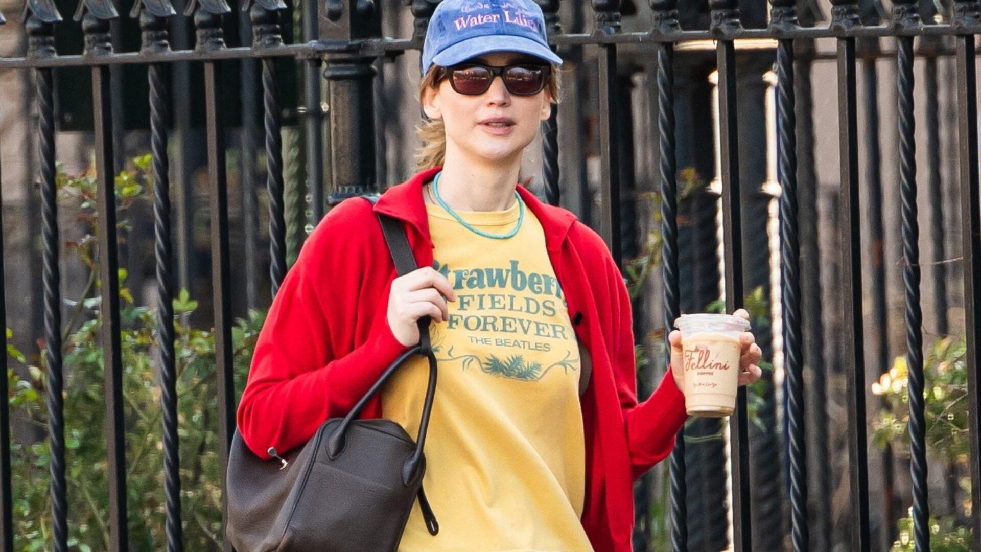 비비드 컬러 룩 트렌드 이미지