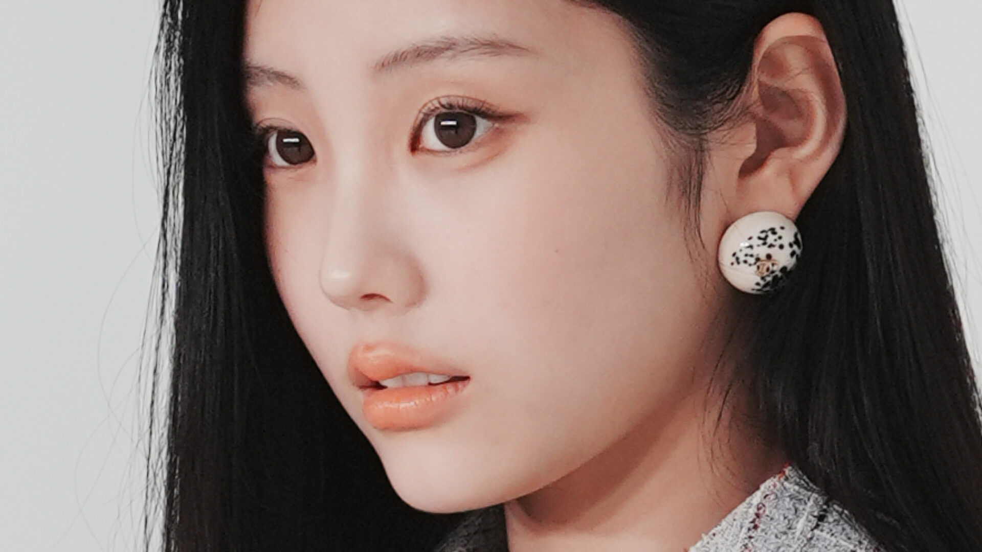 여름 햇살에 더 잘 어울리는 메이크업은 따로 있습니다