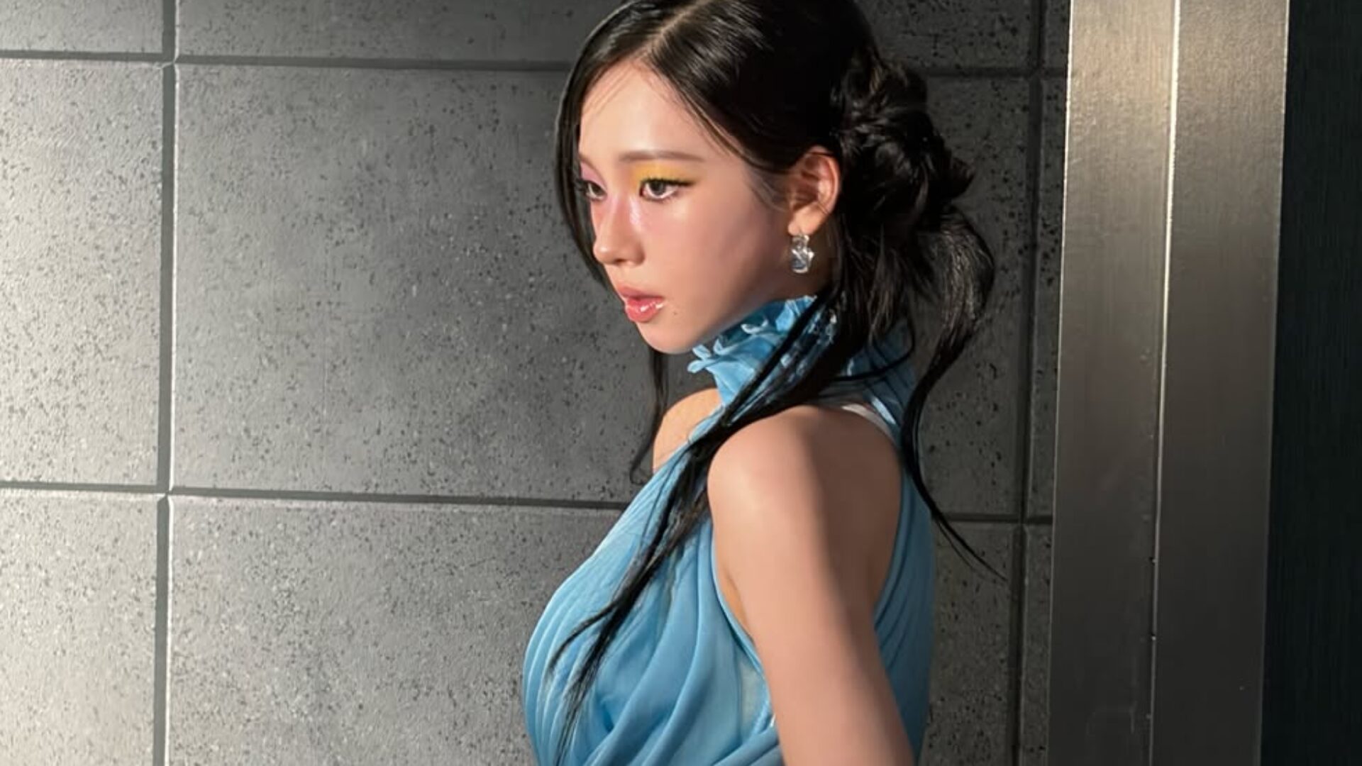 물에 다 젖었는데 메이크업은 그대로인 사람들의 비밀